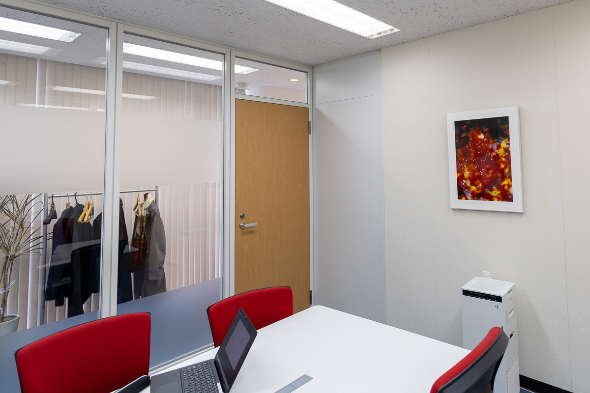 都内・税理士法人の会議室に導入（2025年秋）